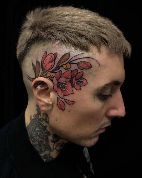 New school Face and head tattoos by Friedrich Übler Oliver Sykes Tattoos, Tattoo Crane, Red Flower Tattoos, Hairline Tattoos, Infected Tattoo, Men Flower Tattoo, Scalp Tattoo, Oli Sykes, Design Tattoos