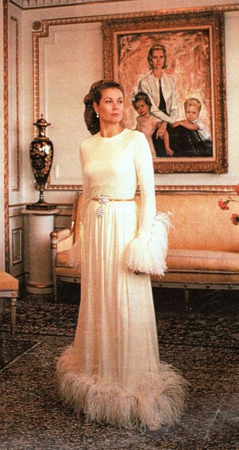 Grace Kelly Wedding, Pauline Ducruet, Grace Of Monaco, Grace Kelly Style, Andrea Casiraghi, Princess Grace Kelly, Monaco Royal Family, Chique Outfits, Charlotte Casiraghi