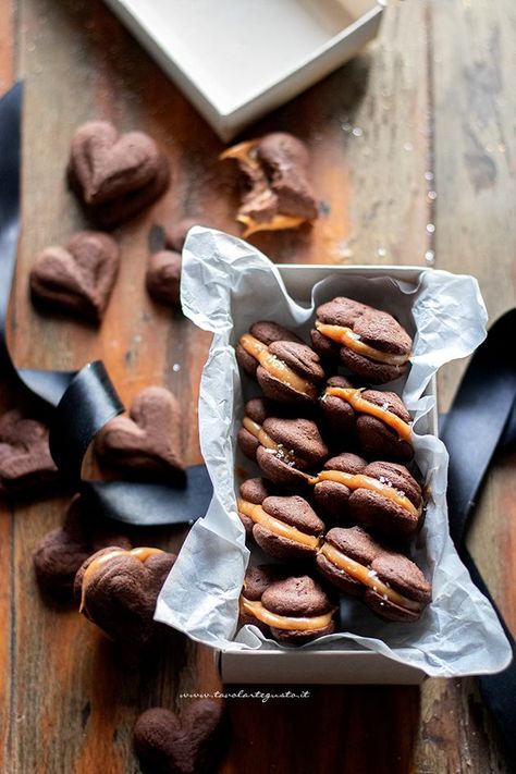 Biscotti al cacao (semplici o farciti) la Ricetta veloce e golosa! Biscotti Al Cacao, Biscotti Cookies, Jerky, Meat Jerky, Pasta, Meat