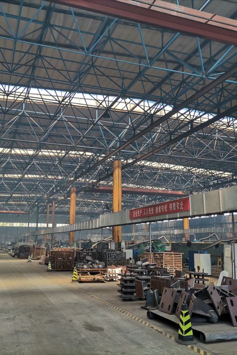 The steel structure space frame factory also has many advantages.It is not easy to collapse in the earthquake disaster. Because the main project of the plant is made of steel structure. Industries Factory, Factory Plan, Plant Workshop, Space Frame, Industrial Metal, Steel Structure, The Plant, Metal Construction, Beams