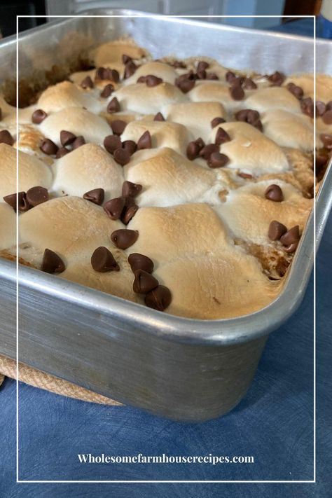 Smores Casserole Recipes, S’more Casserole, Smore Casserole, S’mores Casserole, S’mores Casserole Recipe, S’mores Bake, Large Marshmallow Recipes, Smores Cobbler, Smores Bake