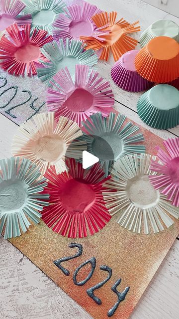 Kiara Sierra on Instagram: "Cupcake liner fireworks are the perfect new years craft for kids! 🎆  This activity is also a great way to work on scissor skills ✨ . Materials: •Cupcake liners •Paper •Glue •Scissors  •Glitter . . #newyearseve #newyears #newyearsactivity #newyearsparty #familyactivities #activitiesfortoddlers  #kidscrafts #dollarstorecrafts #diy  #montessori #preschool #playandlearn #playathome #sensoryplay #learningthroughplay #preschoolactivity #montessorikids #playbasedlearning #montessoriathome #aktivitepaylasimi #toddlerlife #homeschool #everydayplayhacks #dollartreeclassrooms #iteachtoo #activitiesforkids #scienceforkids" Fireworks For Kids, New Years Craft, Bonfire Night Crafts, News Years Crafts For Kids, Fireworks Craft For Kids, Cupcake Liner Crafts, Fireworks Craft, Diy Montessori, Playbased Learning