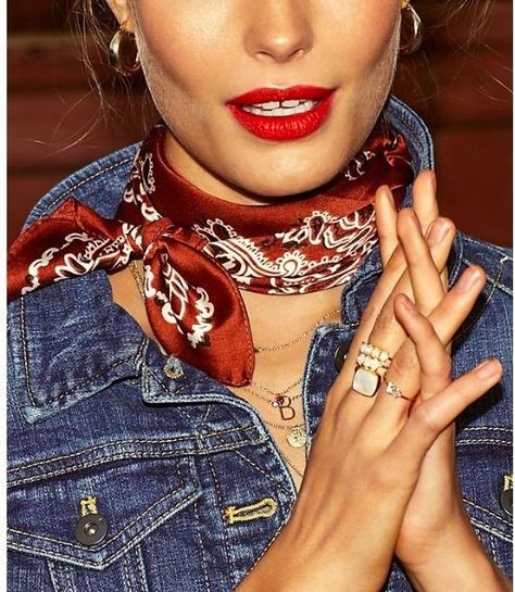 Kerchief Outfit, Neck Scarf Outfit, Bandana Neck Scarf, Bandana Outfit, Kerchief Scarf, Weekend Fashion, Ways To Wear A Scarf, Scarf Outfit, Scarf Style