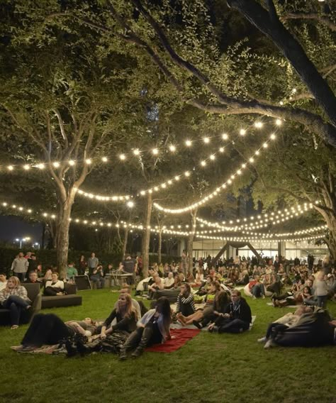 Outdoor movie/wine night. <3 Backyard Party Lighting, Outdoor Cinema, Backyard Movie, Outdoor Cafe, Outdoor Concert, Indoor Fun, Outdoor Movie, Backyard Living, Outdoor Sculpture