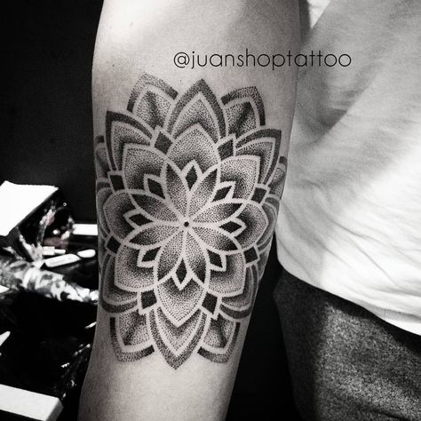 Dotwork Tattoo Mandala, Honeycomb Tattoo, Geometric Mandala Tattoo, Tattoo Mandala, Dotwork Tattoo, Flower Tattoo Arm, Geometric Mandala, Tattoo Arm, Mandala Tattoo