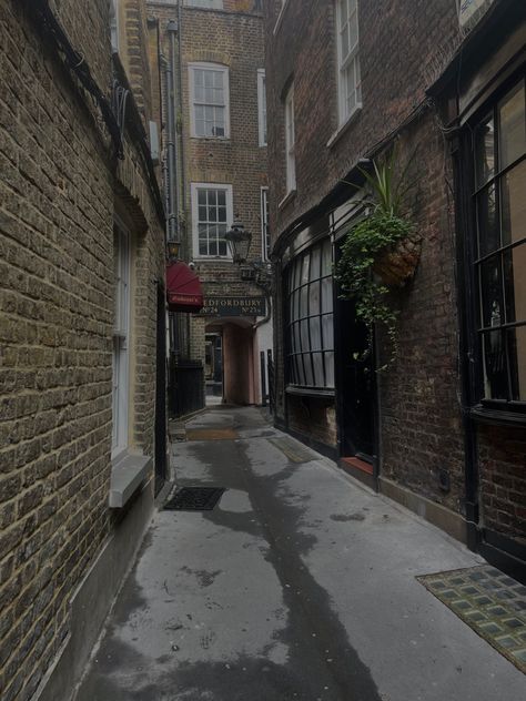 Paid London Suburbs Aesthetic, London Suburbs, Art Homework, Gcse Photography, London Aesthetic, London History, Final Exam, Diagon Alley, London Street