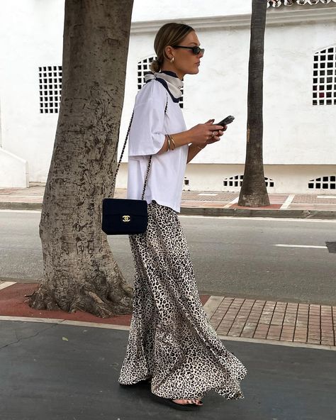 taking the leopard (skirt) out for a walk 🐆 (links in story) absolutely loving these basics with a twist. The one sleeve t-shirts totally … | Instagram Boho Maxi Skirt Outfit, Printed Maxi Skirt Outfit, Leopard Print Skirt Outfit, Maxi Skirt Outfit Summer, Leopard Skirt Outfit, Leopard Maxi Skirts, Instagram Advertisement, Printed Skirt Outfit, Animal Print Maxi Skirt