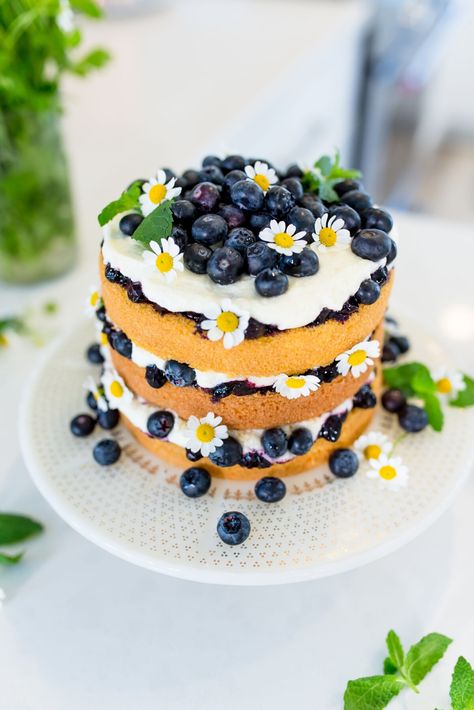 Layered Cake, Blueberry Cake, Blueberry Recipes, Cake Images, Easter Dessert, Cake Tins, Cake Decorating Techniques, Cake Ingredients, Easter Recipes