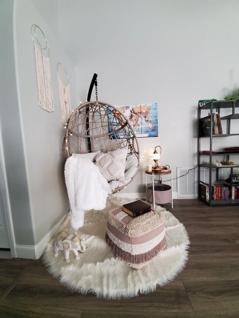 Reading Corner With Hanging Chair, Egg Chair Bedroom Aesthetic, Bedroom Ideas With Swinging Chair, Egg Chair Reading Nook, Egg Chair With Fairy Lights, Egg Chair Bedroom Hanging From Ceiling, Egg Chair Bedroom, Hanging Chair Living Room, Small Cozy Corner