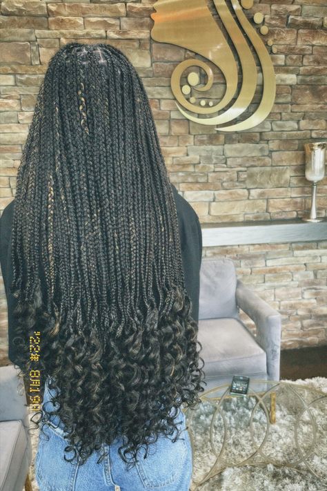 Knot Less Braids With Curls At The End, Box Braids With Ends Curled, Small Knotless Box Braids Long Curly Ends, Box Braid Curled Ends, Braids For Black Women With Curls At The End, Long Knotless Curly Ends, Curly Knotless Box Braids Medium, Black Knotless Braids With Curls At The End, Medium Knot Less Braids With Curly Ends