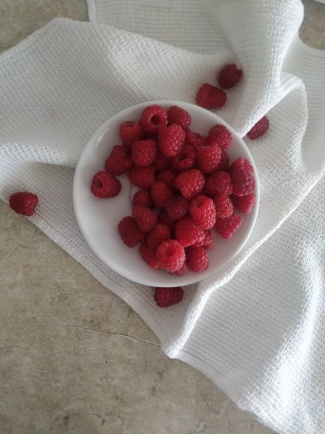 Raspberry Rasberry Aestethic Fruit, Fruit Widgets, Raspberries Aesthetic, Raspberry Aesthetic, Lunch Catering, Fruit Plates, Strawberry Shortcake Characters, Raspberry Sorbet, Low Cal Recipes