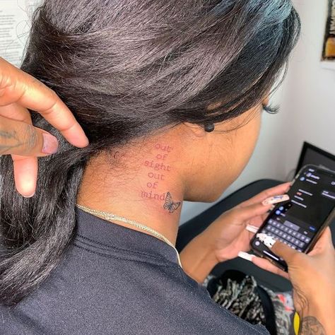 Small Neck Tattoos, Behind Ear Tattoos, Girl Neck Tattoos, Model Tattoo, Neck Tattoos Women, Snakebites, Black Girls With Tattoos, Tattoos For Black Skin, Neck Tattoos