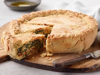 Pizzagaina Recipe, Italian Easter Pie, Easter Pie, Pizza Rustica, Epicure Recipes, Italian Easter, Hot Italian Sausage, Savory Tart, Giada De Laurentiis