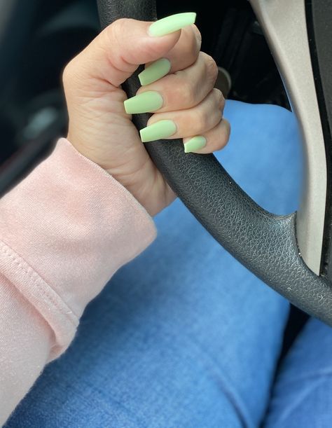 Coffin shaped green apple nails Green Apple Nails, Apple Green Nails, Apple Nails, Celebrity Beauty Secrets, St Patricks Day Nails, New Nail Polish, Manicure Tips, Hairstyle Trends, Cute Gel Nails