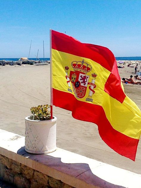 Spain Aesthetics, Spanish Flag, Spanish Flags, Spain Flag, Sunset Hills, Spanish Culture, Iberian Peninsula, Dirty Air, Powerful Art