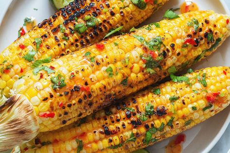 BBQ Memorial Day Recipes: 40+ BBQ Memorial Day Recipes Ideas to Make Your Party Memorable — Eatwell101 Easy Bbq Sides, Easy Corn Recipes, Bbq Side Dish Recipes, Tapenade Olive, Grilled Corn On The Cob, Bbq Recipes Grill, Lime Butter, Chili Lime Seasoning, Bbq Side Dishes