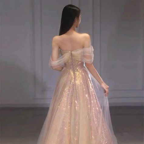 ً on Twitter: "This dress https://t.co/bwJlMIuYRb" / Twitter Formal Dresses Graduation, Tulle Party Dress, Sparkly Prom Dresses, Sequin Prom Dress, Sweetheart Prom Dress, Gala Dresses, Tulle Prom Dress, Evening Party Dress, Party Dress Long