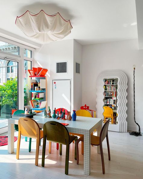 Jane Richards Interiors | Ettore Sottsass’ iconic Ultrafragola Mirror for @poltronova spotted in the apartment of @raquelcayre. We have just received a new delivery… | Instagram Colorful Dining Room, New York City Apartment, Dining Room Colors, Household Decor, Eco Design, Young Family, Space Age, Interior Design Inspiration, Interior Inspiration