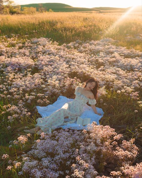 Spring, wildflowers, cottagecore, fashion, outfits, #ootd #aesthetic #fashion #style #dress #flowers #wildflowers #cottagecore #femininity #romantic Spring Goddess Aesthetic, Flowercore Outfit, Cottagecore Summer Outfits, Floral Dress Aesthetic, Anthropomorphic Characters, Gold Floral Dress, Cottagecore Flowers, Cottagecore Spring, Romantic Cottagecore