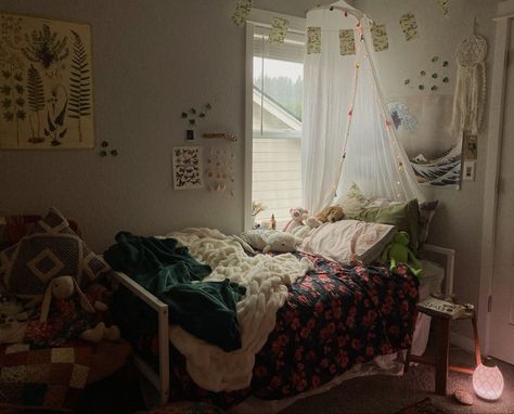 Twee Fashion, Twee Aesthetic, Cute Bedroom, 2010s Fashion, Indie Girl, Girl Vintage, Vintage Girl, Aesthetic Rooms, Pretty Room