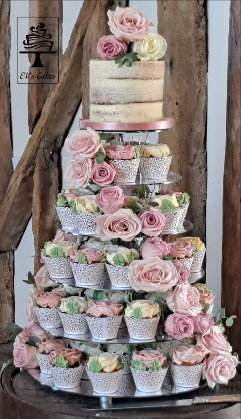 Wedding Cake Luxury, Pink And Cream Wedding, Decor Cookies, Wedding Cupcake Tower, Deco Cupcake, Wedding Cupcake Display, Cupcake Table, Cupcake Tower Wedding, Wedding Cake Display