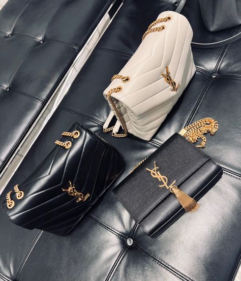 Ysl loulou/kate w tassels Ysl Kate Tassel Bag Outfit, Ysl Loulou Bag, Lou Lou, Black Purse, Black Purses, Louis Vuitton Twist Bag, Luxury Life, Black And Gold, Vintage Gold