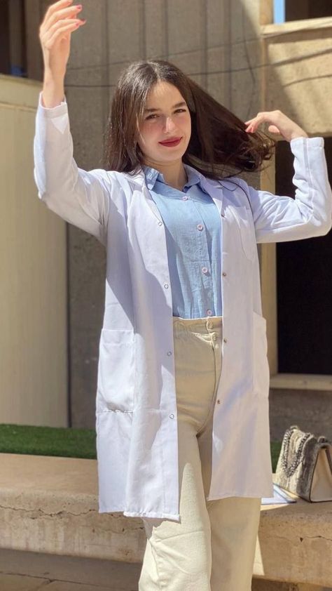 Doctors Outfit Women, Medical Doctor Outfit Women, White Coat Outfit Medical, Doctor Outfit Dress To Impress, Lab Coat Outfit, Doctor Outfit Women, Outfit Dokter, Laboratory Gown, White Coat Outfit