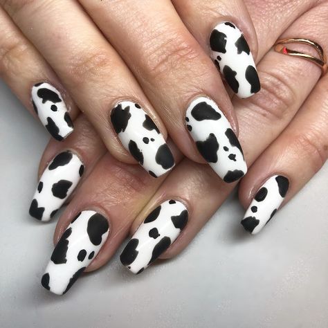 Consider this your go-to guide for manicure ideas for the rest of the year. We pulled together the biggest nail trends for 2019 from the spring-summer runways and from Instagram's most-talented nail artists. These trends work on short nails and long nails—it truly doesn't matter as long as you have the guts to step outside the familiar comfort of a red or nude manicure. Nude Manicure, Cow Print Nails, Unghie Nail Art, Cow Nails, Edgy Nails, Grunge Nails, Print Nails, Fall Acrylic Nails, Manicure Ideas