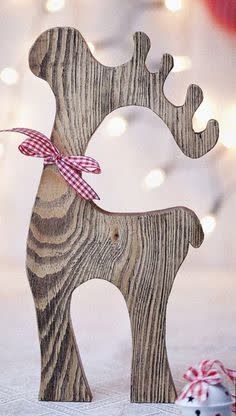 Christmas Diy Wood, Wooden Christmas Crafts, Wooden Reindeer, Wood Art Projects, Christmas Wood Crafts, Wood Christmas Ornaments, Wood Creations, Holiday Projects, Christmas Wood