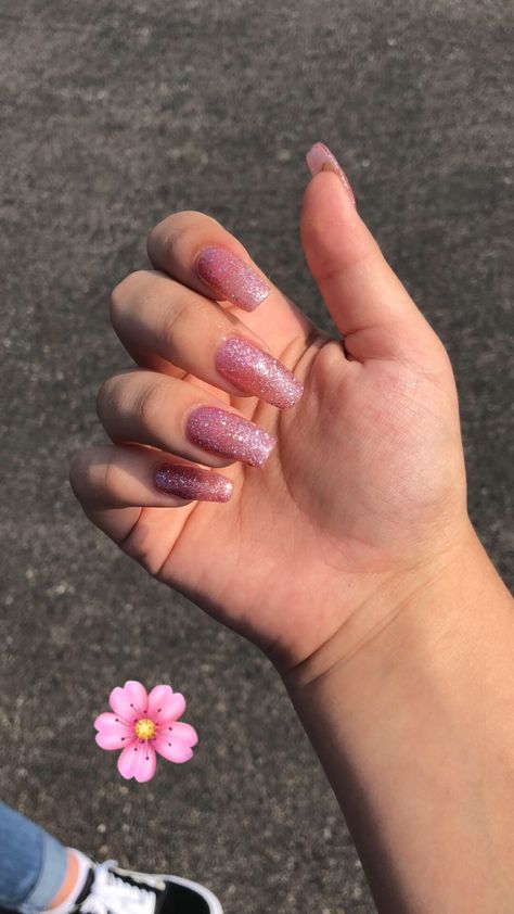 Long pink glitter coffin acrylic nails Pretty Nails Glitter, Acrylic Nail Designs Coffin, Coffin Acrylic Nails, Nail Design Glitter, Pink Coffin, Pretty Nail Colors, Gel Nails Diy, Simple Acrylic Nails, Pretty Nail Designs