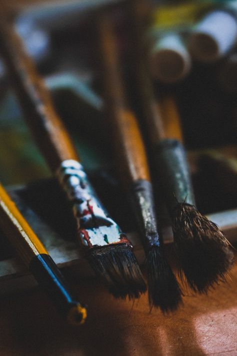 Paint Brushes Photography, Best Round Brush, Best Watercolor Brushes, Painting Website, Natural Hair Brush, Basic Watercolor, Still Life Photos, Artist Brush, Brush Type