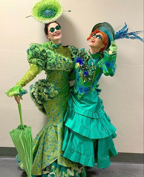 Wizard Of Oz Fashion, Mob Costume, Pantomime Dame, Wizard Of Oz Costumes Diy, Wizard Of Oz Musical, Seussical Costumes, Wicked Costumes, Wicked Musical, Mardi Gras Costumes