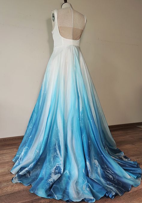 Blue Hombre Wedding Dress, Non Traditional Beach Wedding Dress, Tiffany Blue Wedding Dress, Ocean Blue Wedding Dress, Coloured Wedding Dress Different, Dyed Wedding Dresses, Blue Ombre Wedding Dress, Ombré Wedding Dress, Water Themed Outfits