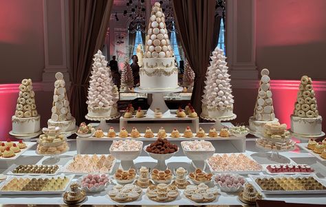 Pastry Display Ideas Dessert Tables, Luxury Dessert Table, Dessert Tables Wedding, Dessert Bar Ideas, Petite Cakes, Wedding Cake Table Decorations, Dessert Display Wedding, Pastry Display, Wedding Cake Display