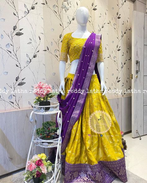 Saree Combinations Color Combos, Blue Crop Top Lehenga, Chiffon Blouses Designs, Pink Blouse Designs, Langa Voni, Lehenga Saree Design, Saree Wearing Styles, Half Saree Lehenga, Indian Outfits Lehenga