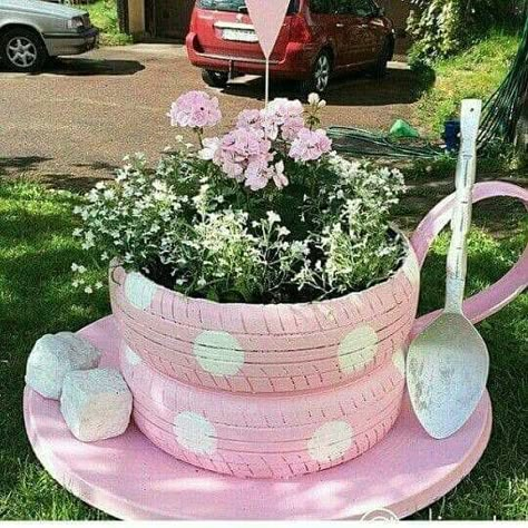 Tea Cup Planter, Recycled Planters, Tire Garden, Tire Planters, Yard Project, Diy Yard, Outdoor Planters, Garden Crafts, Garden Planters