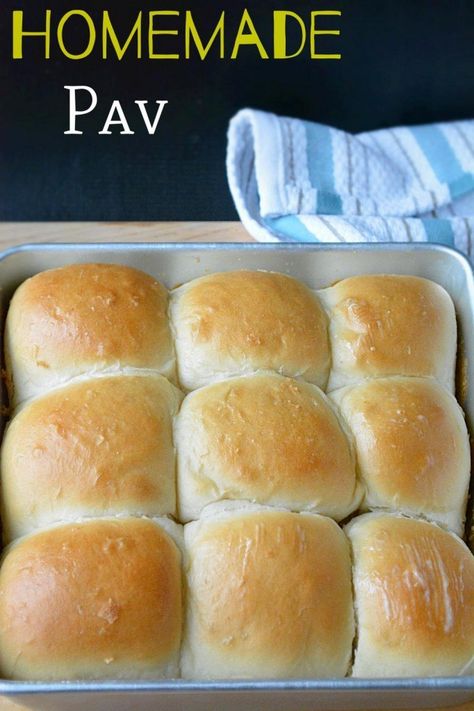 Homemade Ladi Pav and Buns - RuchisKitchen Things To Bake, Indian Palace, Indian Breads, Pav Recipe, Yummy Bread, Homemade Buns, Goan Recipes, Eggless Recipes, Breakfast Recipes Indian