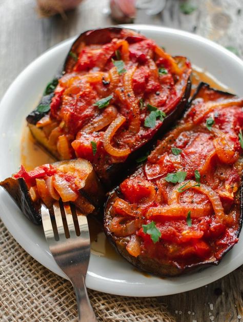 Eggplant With Tomatoes, Greek Vegetarian Recipes, Greek Eggplant, Eggplant Boats, Greek Vegetarian, Aubergine Recipe, Lent Recipes, Fresh Dishes, Fresh Tomato Sauce