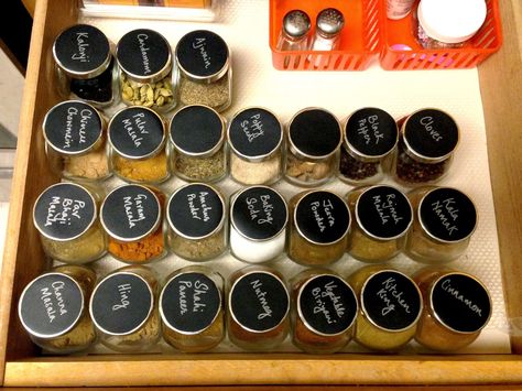 Ikea Rajtan Spice Jars w/Adhesive Black Chalkboard Paper & Silver Sharpie Labels.  Stores in a drawer. Jars In Kitchen, Ikea Spice Jars, Interior Design Indian, Magnetic Knife Rack, Spice Jar Labels, Kitchen Spice Racks, Spice Drawer, Spice Tins, Black Chalkboard