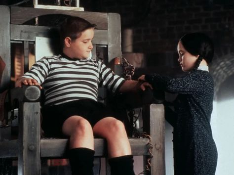 The Addams Family 30th Anniversary: Costume Legacy - The Art of Costume Addams Family Film, The Addams Family Movie, Addams Family 1991, Raul Julia, Pugsley Addams, Addams Family Movie, Wednesday Addams Family, Charles Addams, Addams Family Costumes