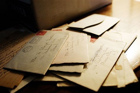 How nice is it to come home to a pile of letters? Letters To Juliet, Romantic Academia, Old Letters, Handwritten Letters, Family Values, Story Inspiration, Mail Letters, Happy Mail, Letter Writing