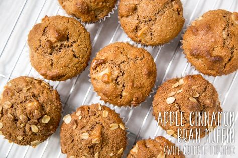 Raisin Bran Muffin Recipe, Apple Bran Muffins, Bran Muffin Recipes, Moist Muffins, Apple Muffins, Bran Muffins, Muffin Bread, Crumble Topping, Apple Cinnamon