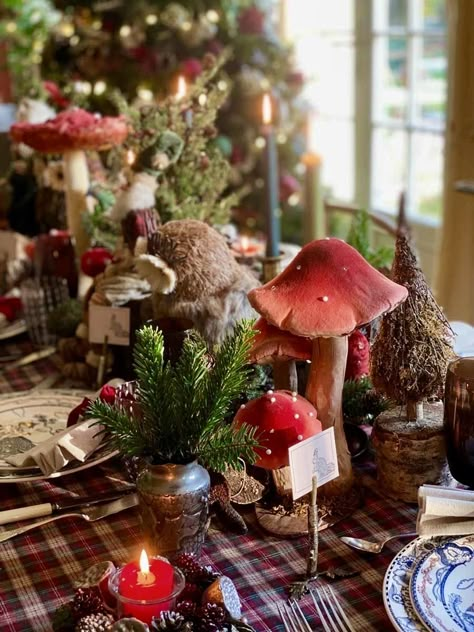 Tree Craft Ideas, Christmas Wallpaper Aesthetic, Aesthetic Tree, Woodland Christmas Decor, Cottagecore Christmas, Christmas Table Setting, Gift Painting, French Christmas, Christmas Tale