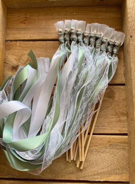 Safe Green Wedding Decor, Dragon Lilly, Ribbon Wands Wedding, Wedding Wand, Picnic Nature, Wedding Ribbon Wands, Barbecue Wedding, Christening Cupcakes, Party Streamer