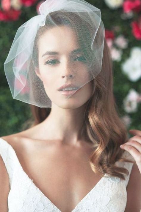 Birdcage Veil Hairstyle, Veil Diy, Birdcage Veil Wedding, Bird Cage Veil, Bridal Headpiece Vintage, Cage Veil, Bridal Birdcage Veils, Wedding Birdcage, Vintage Veils