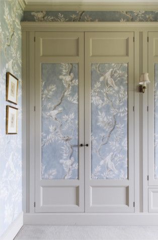 Victorian Country House, Dream Dressing Room, Small Dressing Rooms, Matching Wallpaper, Wardrobe Doors, Dressing Room Design, Elegant Interiors, Closet Design, Elegant Homes