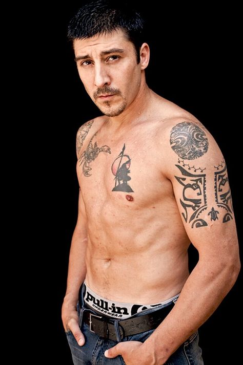 David Belle father of Parkour David Belle, Bell Tattoo, Belle Tattoo, Belle Hairstyle, Parkour, Celebrity Look, Tattoo Artist, Tattoo Artists, Actors & Actresses