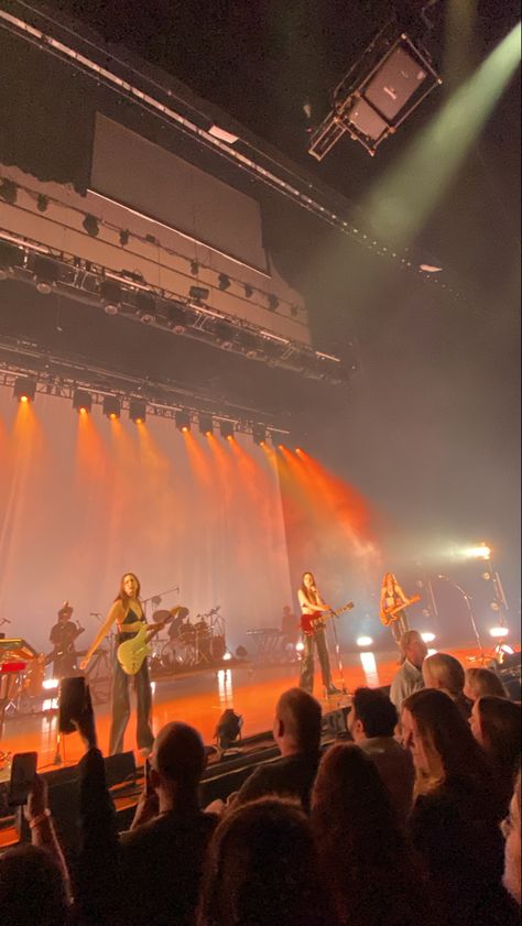 HAIM concert phoenix arizona danielle haim este haim alana haim music sister red Haim Concert, Danielle Haim, Festival Aesthetic, Haim, Live Show, Dream Concert, Coldplay, Festival, Concert