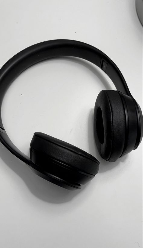 Beat Headphones Aesthetic, Beat Headphones, Black Headphones, Gaming Headset, Black Aesthetic Wallpaper, Beats Headphones, Black Aesthetic, Over Ear Headphones, Headset