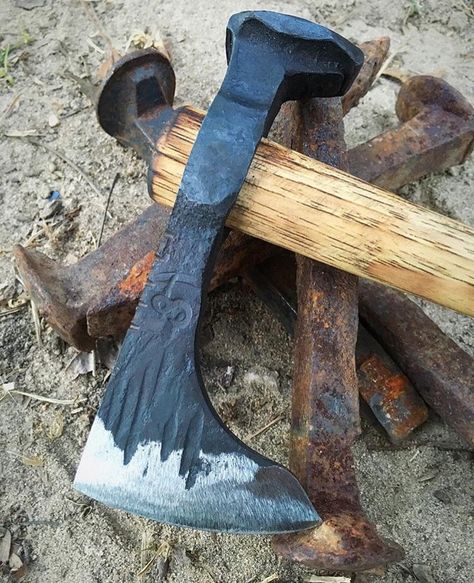 I would use the other side as the blade Railroad Spike Ideas, Blacksmith Furniture, Railroad Spikes Crafts, Railroad Spike Knife, Forging Knives, Black Smithing, Blacksmith Forge, Railroad Spikes, Blacksmith Projects